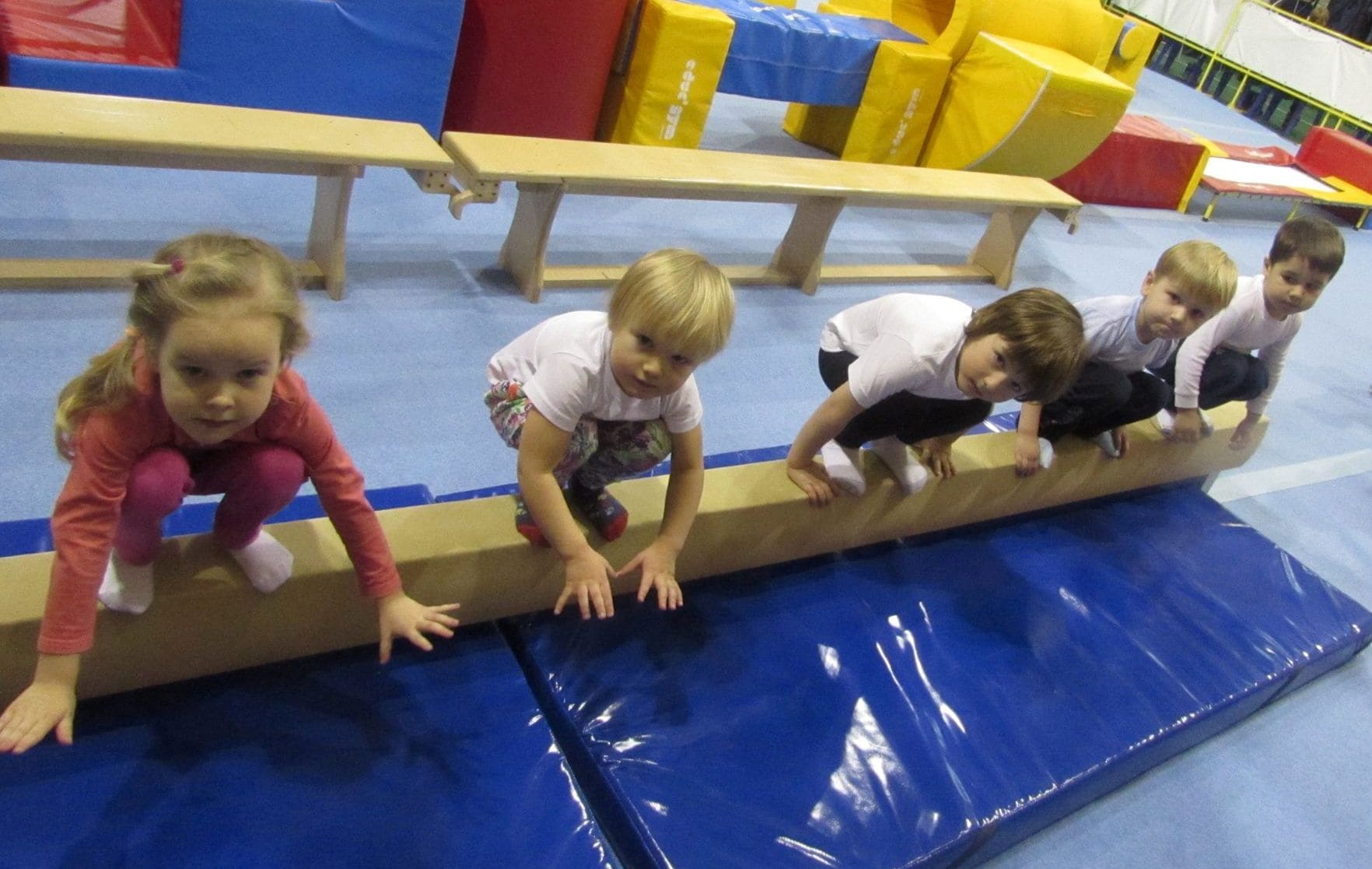 Почему ребенок в 2 года не умеет прыгать