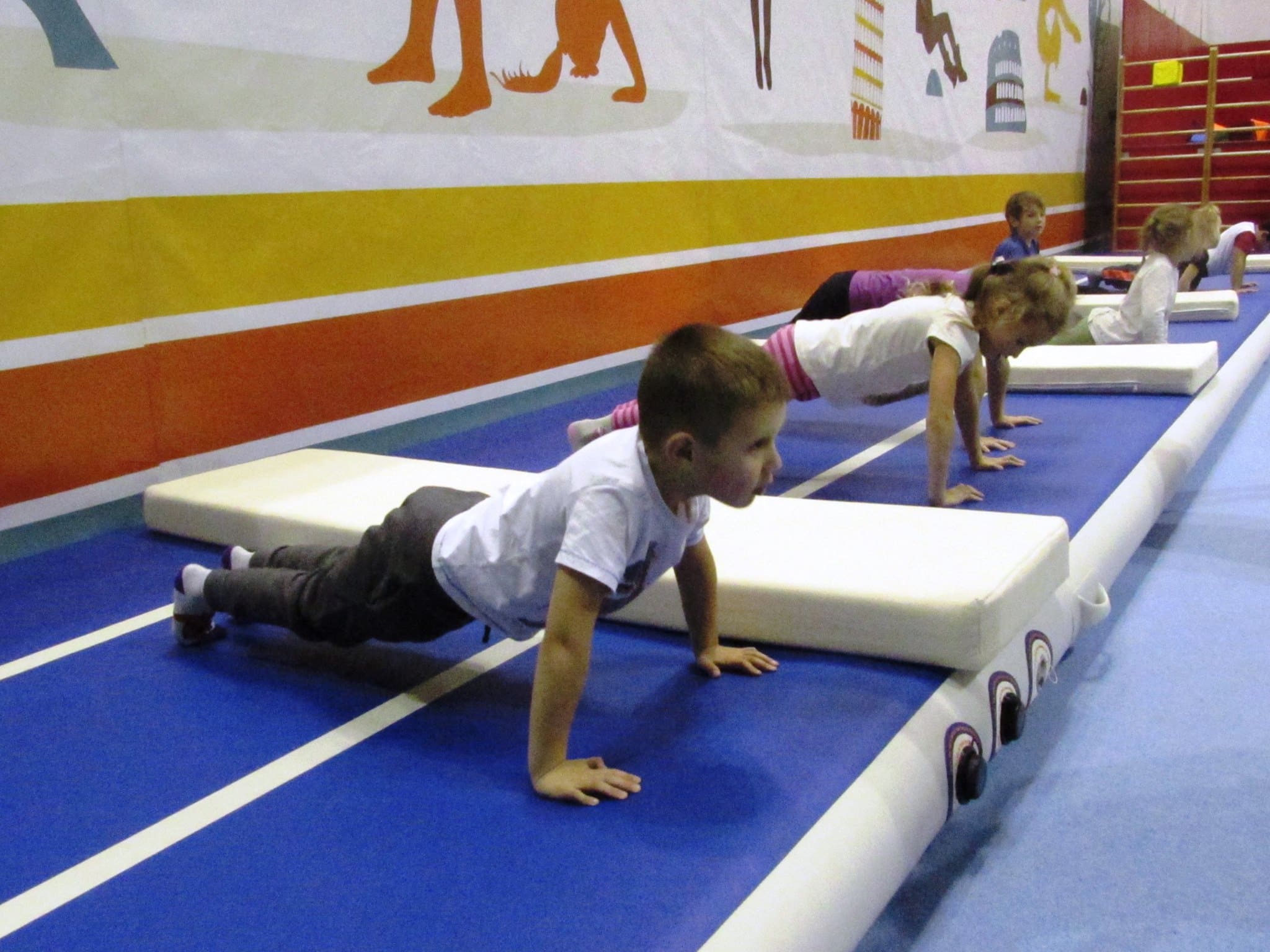 Гимнастические упражнения для занятий в домашних условиях